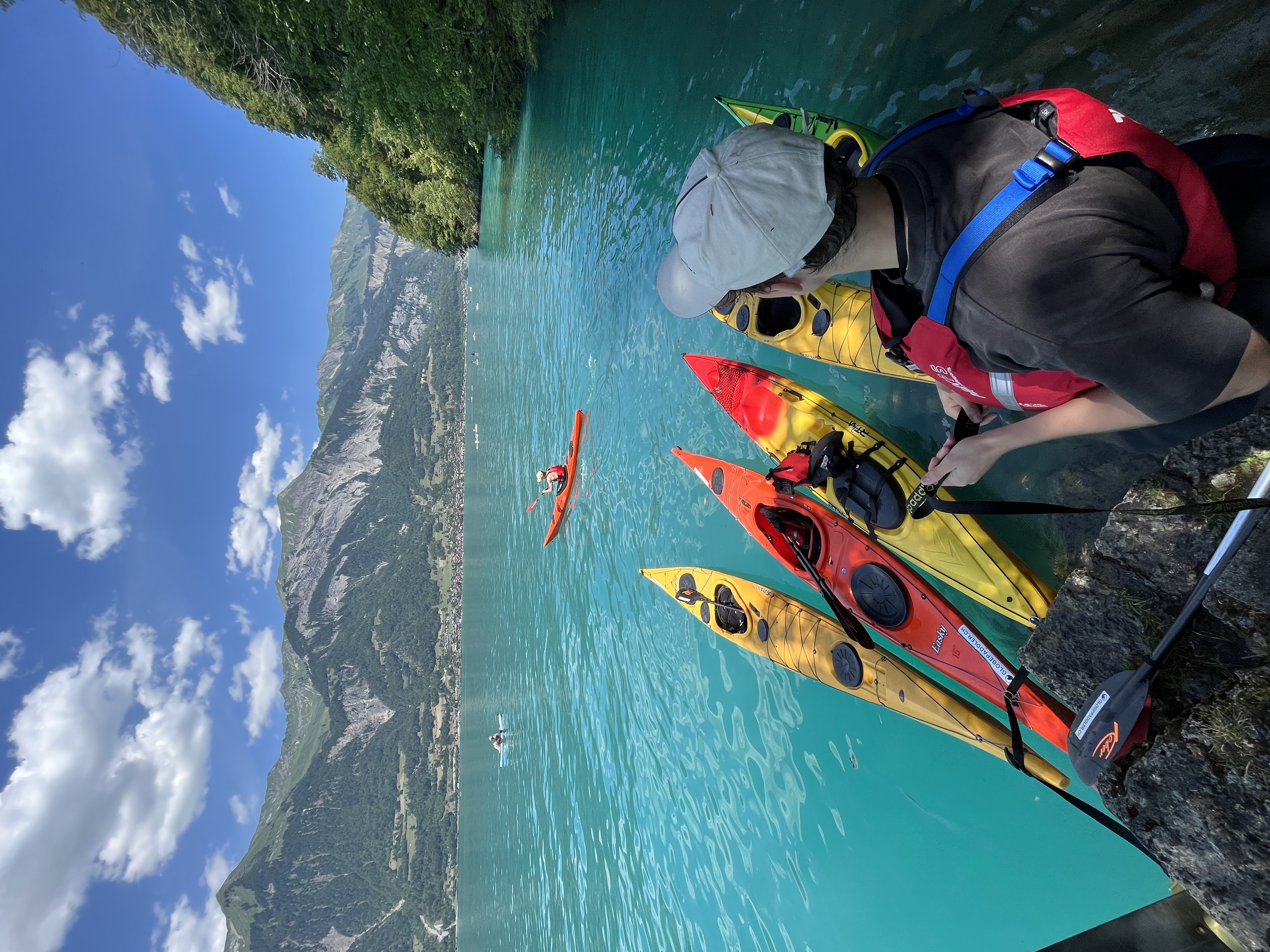 Guided kayak tour Lake Brienz